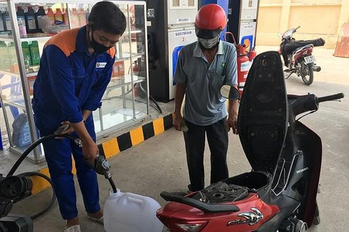 Phó Thủ tướng chỉ đạo: Bộ Công Thương phải đảm bảo nguồn cung xăng dầu trong nước