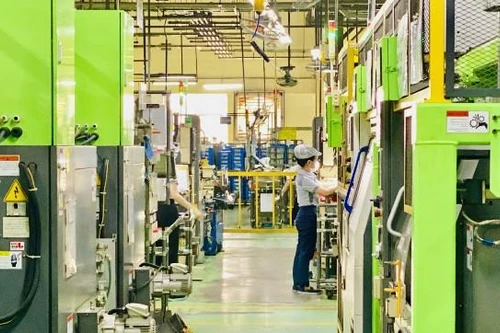 Giá xăng giảm mạnh: Đâu chỉ doanh nghiệp mừng, người lao động cũng vui!