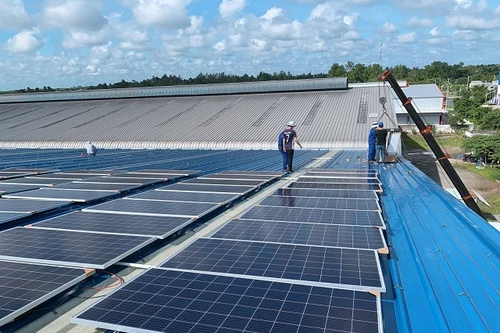 Có nên phát triển ồ ạt điện mặt trời mái nhà?
