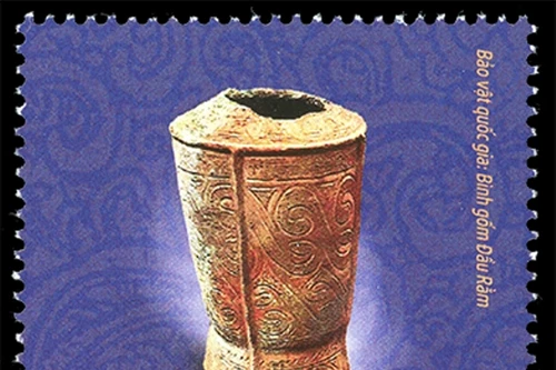 Phát hành bộ tem “Bảo vật quốc gia: Đồ gốm”