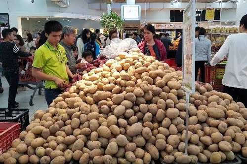 Bộ trưởng Công Thương chỉ đạo quản lý thị trường giám sát chặt chẽ giá cả hàng hóa