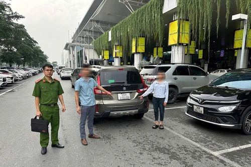 Phát hiện, xử lý đối tượng cò mồi lừa đảo khách tại nhà ga T2 Nội Bài