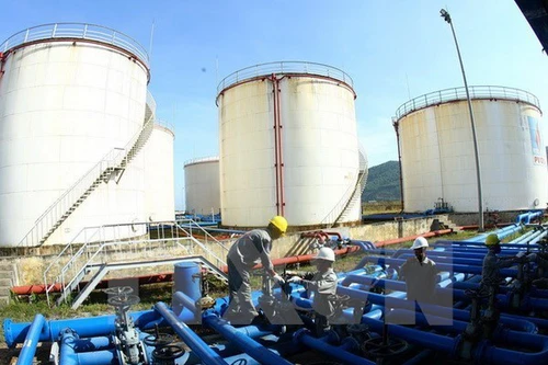 Việt Nam nhập 1,7 tỷ USD xăng dầu từ Singapore