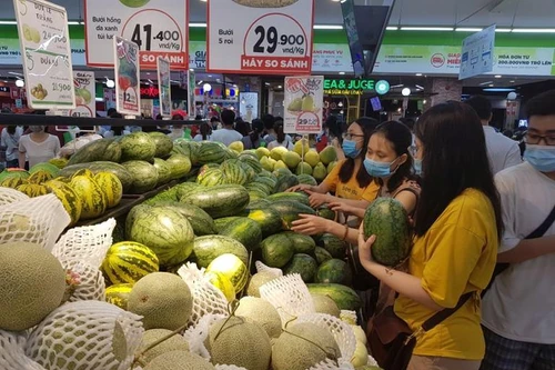 Người Hà Nội chen nhau trong siêu thị sắm đồ từ chiều tới đêm...