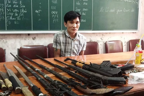 Vây bắt kẻ lập lán trại buôn ma túy trong rừng sâu, thu nhiều vũ khí 'nóng'