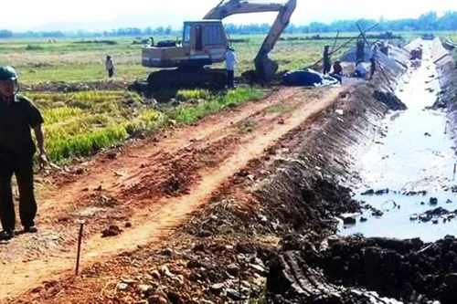 Người đàn ông bị điện giật tử vong khi dùng máy bơm nước