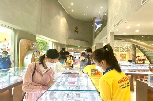 Giá vàng tăng 3,6 triệu đồng/lượng phiên giao dịch đầu năm mới