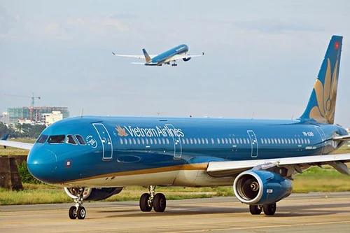 Cổ phiếu Vietnam Airlines thoát diện cảnh báo