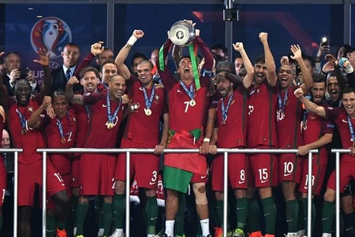Tuyển Bồ Đào Nha "ngập đầu" trong tiền thưởng nhờ chức vô địch lịch sử EURO 2016