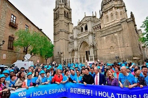 Chi 5,5 triệu bảng Anh cho 2.500 nhân viên đi nghỉ mát ở Tây Ban Nha