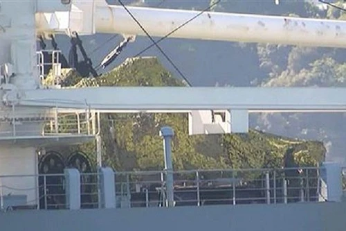 Tàu Nga ngụy trang chở 2 xe tăng vượt eo biển Bosphorus tới Syria?