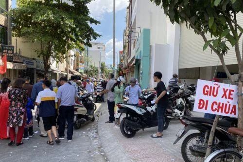 Bán hàng ăn "chặt chém", lập bãi trông giữ xe trái quy định trong dịp Tết bị xử lý ra sao?