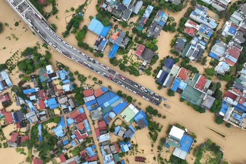 Mới: Chủ tịch xã, phường có quyền quyết định hỗ trợ người dân vùng bão lũ khi khẩn cấp