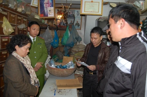 Bán thuốc Viagra "rởm" ở cửa hàng...đông nam dược