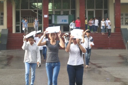 Đề Sử vừa sức thí sinh, đề tiếng Anh quá khó?