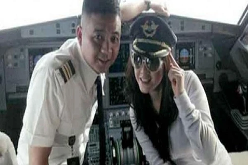 Phi công Nhật bị đình chỉ vì “tự sướng” với nữ tiếp viên trong buồng lái