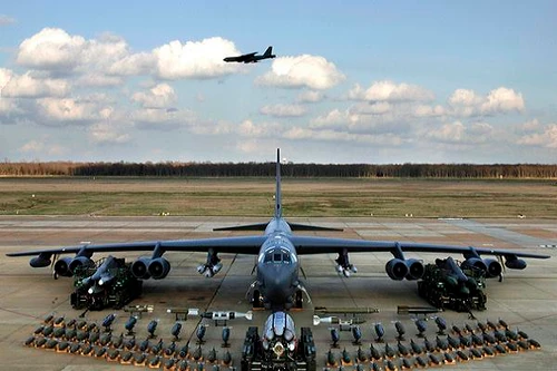 Mỹ triển khai 3 siêu pháo đài bay B-52 diễn tập sát nách Nga