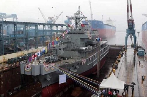 Hàn Quốc hạ thủy tàu cứu hộ kéo được tàu vận tải nặng 14.500 tấn