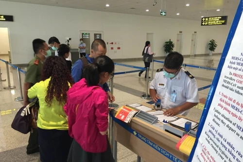 Khách nhập cảnh qua sân bay Nội Bài đều phải giám sát phòng virus Zika