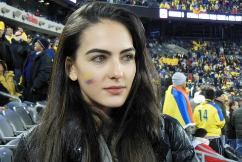 [ẢNH] Nhan sắc cổ động viên "gây thương nhớ" của đội tuyển Colombia