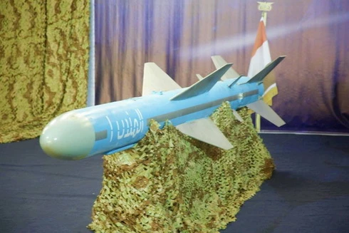 [ẢNH] Tên lửa Houthi vừa bắn cháy tàu chiến Saudi Arabia có nguồn gốc Trung quốc