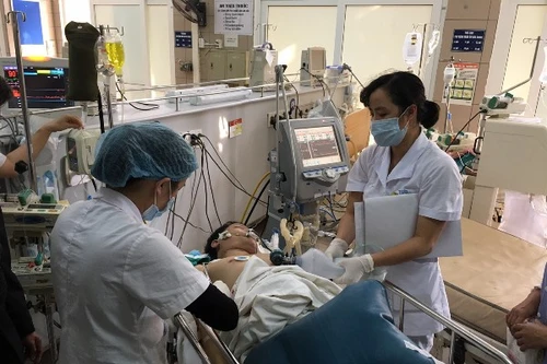 Hà Nội: Uống nửa lít rượu trắng, một người nghiện ma túy phải đi cấp cứu