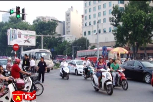 Nhắc nhở, xử lý gần 1.000 trường hợp vi phạm giao thông