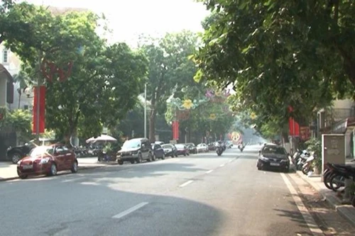 Dự kiến vẫn thu phí lòng đường, hè phố