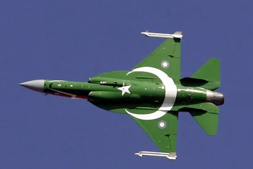 Malaysia tính mua máy bay chiến đấu đa năng JF-17 của Pakistan