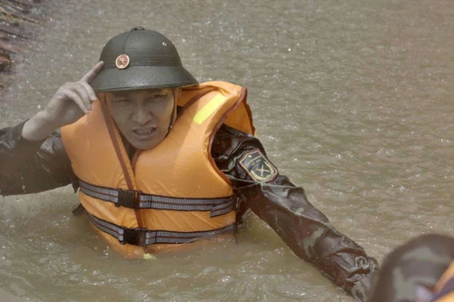 Phim về người lính thời bình gồng mình chống bão lũ chưa lên sóng VTV đã "sốt"