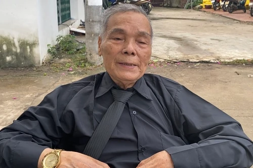 Bạn thân nghẹn ngào đến viếng, kể kỷ niệm đặc biệt với Tổng Bí thư Nguyễn Phú Trọng