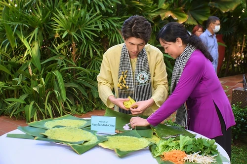 Nhà thiết kế Nguyễn Minh Công làm Đại sứ "Lễ hội bánh dân gian Nam Bộ"