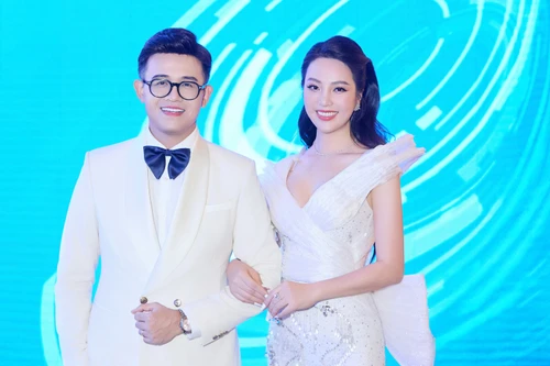 Á hậu Thuỵ Vân tiết lộ chuyện chọn cả trăm bộ trang phục cho lần dẫn lễ trao giải Vinfuture 2024