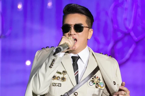 Cơ quan chức năng kết luận về bộ trang phục "lạ" của Đàm Vĩnh Hưng