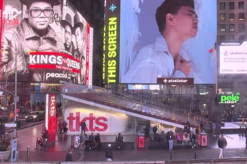 Nhờ đâu nghệ sĩ Việt xuất hiện trên bảng quảng cáo ở Quảng trường Thời đại (Mỹ)?