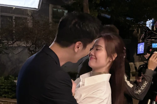 Phan Minh Huyền tiết lộ điều khó tin về Mạnh Trường sau ống kính máy quay