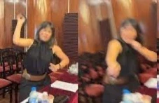 "Sốc" với clip nhạc sĩ Lưu Thiên Hương bị một NSƯT ném điện thoại vào mặt