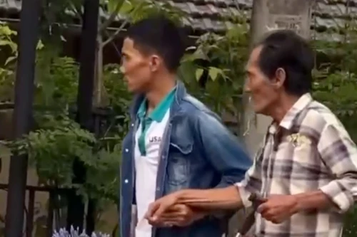 Nhạc sĩ Tô Hiếu xác nhận sức khỏe của Thương Tín yếu đi rất nhiều, xuống cấp trầm trọng