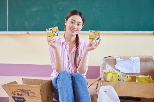 Hoa hậu Lương Thùy Linh mang dự án "Vẽ tương lai" về quê nhà Cao Bằng 