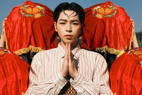 Đức Phúc bật khóc, trao tặng 150 triệu đồng cho gia đình 3 em nhỏ 