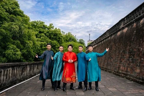 Tùng Dương tiết lộ quá trình cùng nhóm Oplus làm MV quảng bá vẻ đẹp Việt Nam