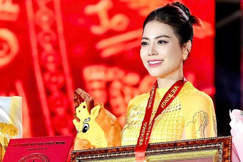 Nhà thiết kế Thoa Trần: “Tôi luôn nhắc học trò hãy tôn vinh di sản Việt trên tà áo dài”