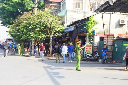 Chống ùn tắc giao thông tại bến xe Giáp Bát