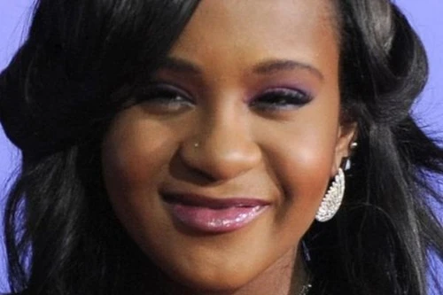 Con gái danh ca Whitney Houston bất ngờ tử vong ở tuổi 22