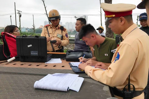 Công an Hà Nội tập trung xử lý lái xe vi phạm về nồng độ cồn, ma túy