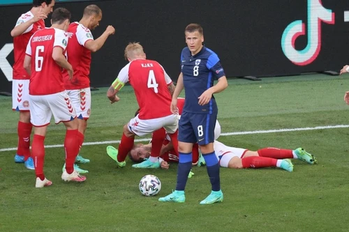 [ẢNH] Toàn cảnh vụ Eriksen đột quỵ trên sân khiến châu Âu bàng hoàng