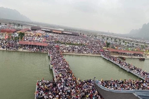 Di tích mở cửa đón khách: Lại lo chuyện phòng dịch!