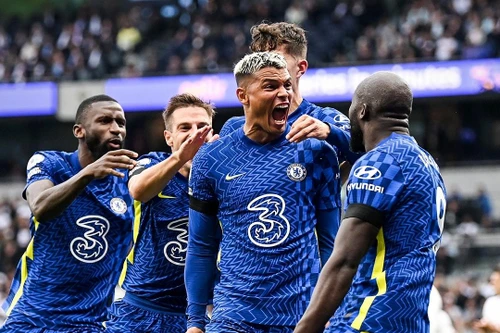 Hàng thủ thăng hoa, Chelsea vùi dập Tottenham để lên ngôi đầu
