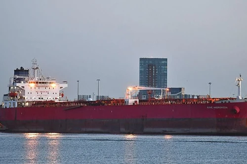 Đặc nhiệm Anh giải cứu thủy thủ đoàn tàu chở dầu bị khống chế trên biển Manche 