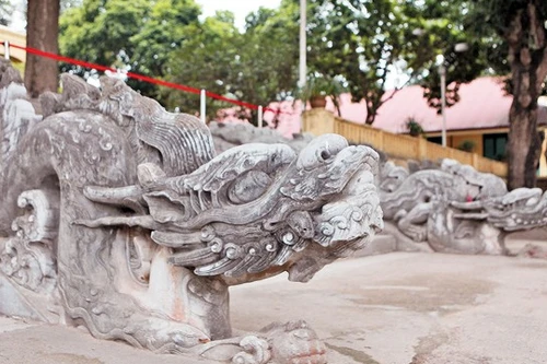 Rồng đá điện Kính Thiên được xây dựng năm 1467, là tuyệt tác kiến trúc tiêu biểu cho nghệ thuật điêu khắc thời Lê